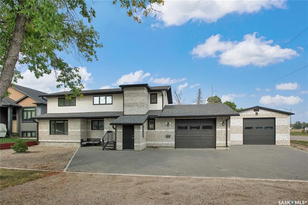 Property Photo:  3102 Caen Street  SK S7M 3N5 