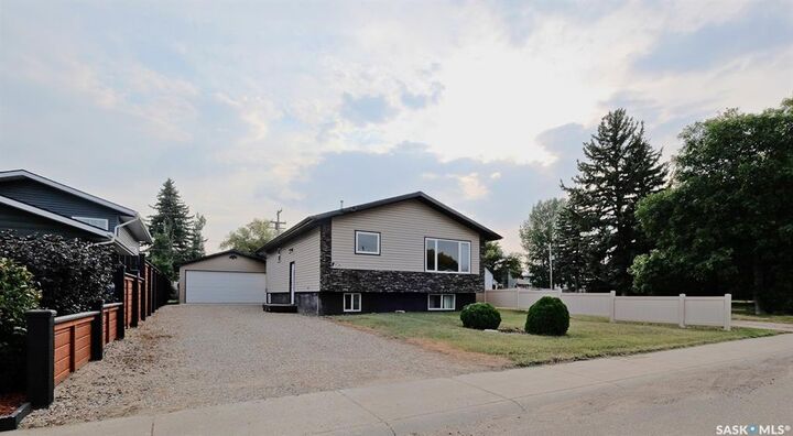 Photo de la propriété:  106 8th Avenue W  SK S0K 0M0 