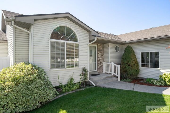 Property Photo:  3086 Stoneridge Circle  ID 83406 