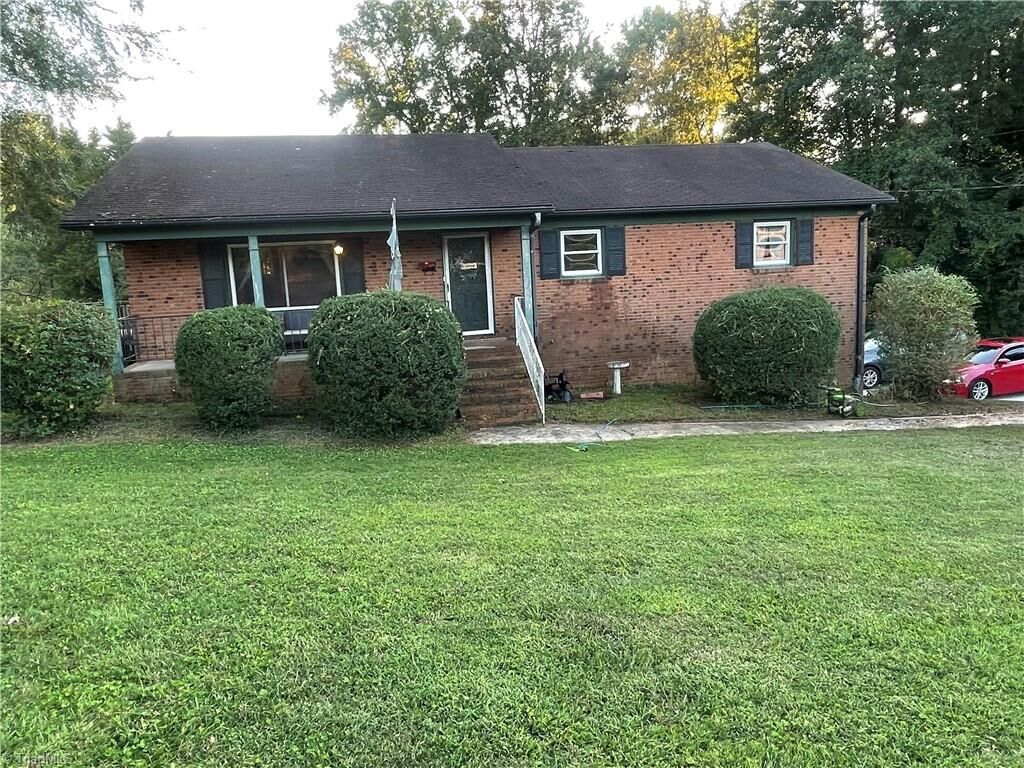 Property Photo:  607 W Academy Street  NC 27317 