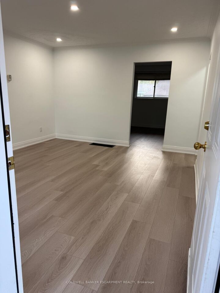 Property Photo:  26 Victoria Street  ON L7G 3N6 