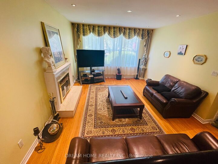 Property Photo: 93 Babcombe Drive ON L3T 1M9