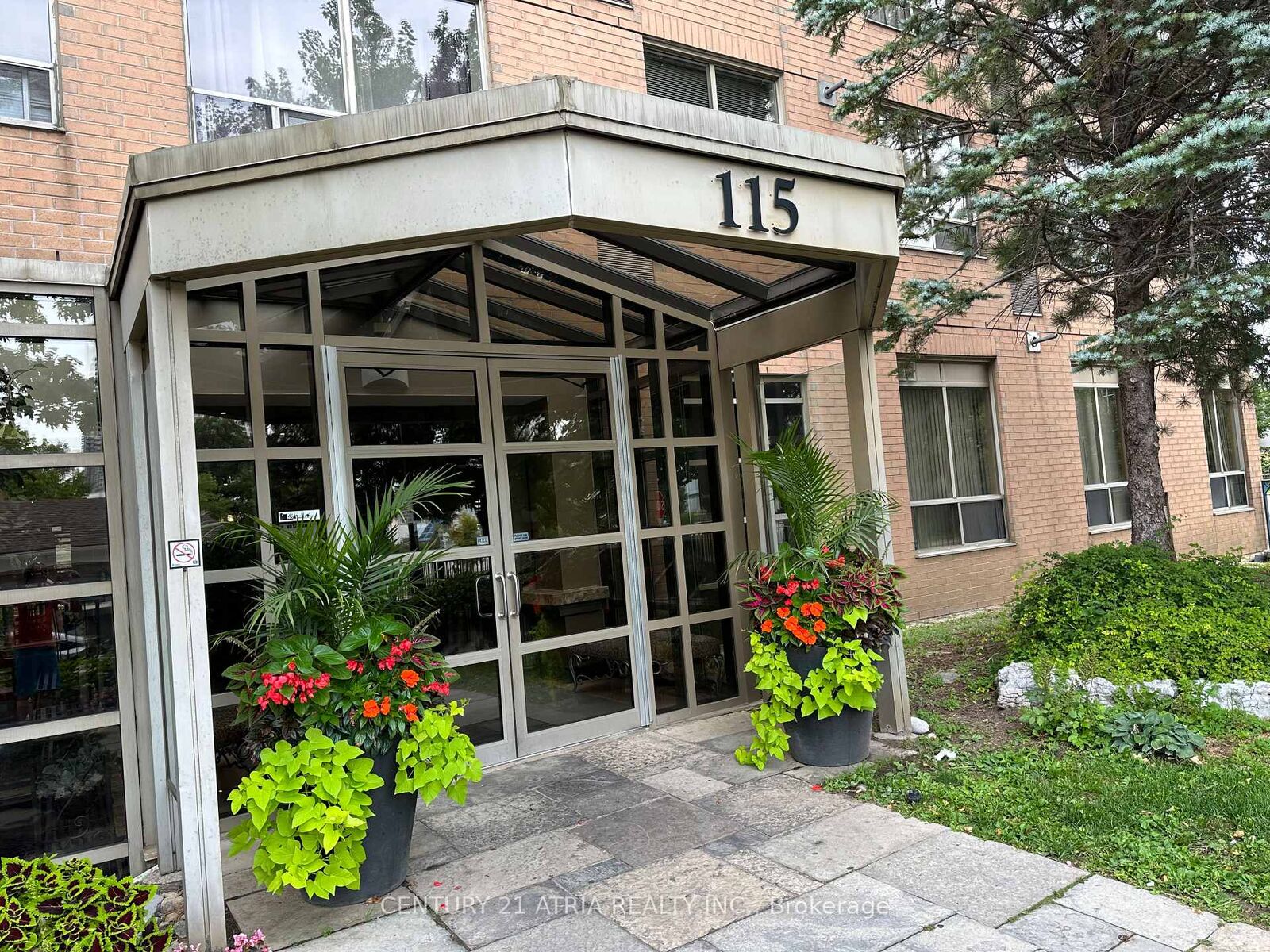 Property Photo: 115 Omni Drive 2605 ON M1P 5B4