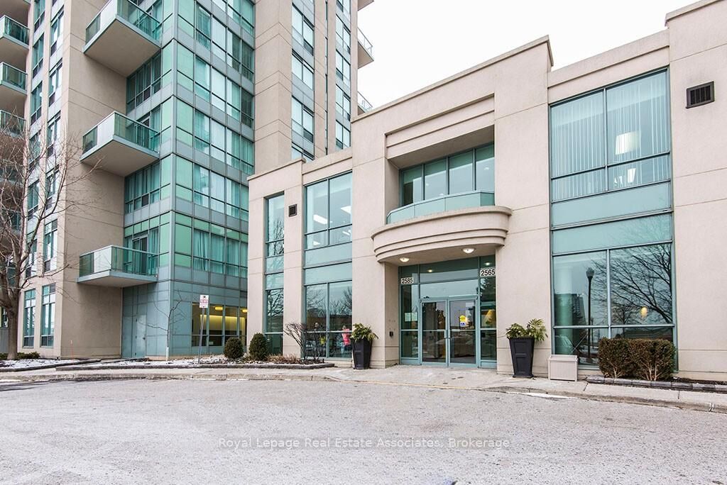 Property Photo:  2585 Erin Centre Boulevard 809  ON L5M 6Z7 