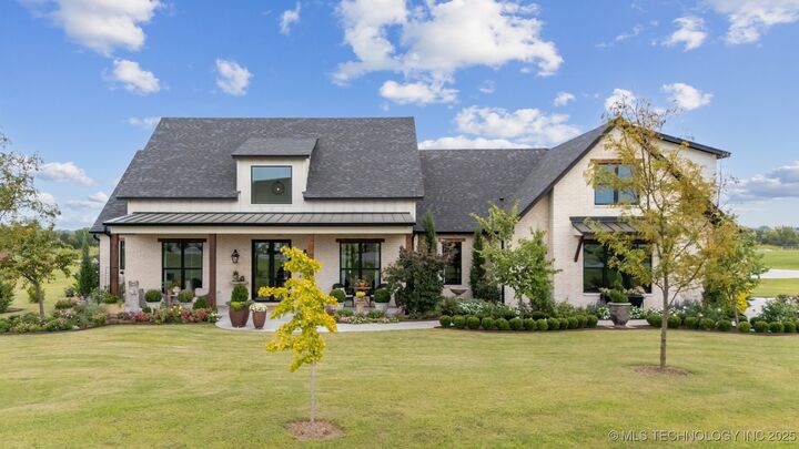 Property Photo: 31001 E 68th Street OK 74014