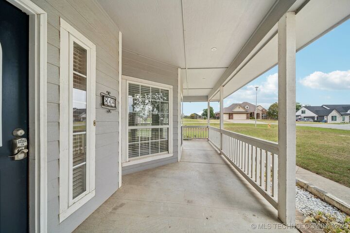 Property Photo:  814 S Tall Chief Avenue  OK 74070 