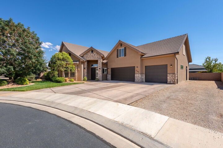Property Photo:  2546 E 3000 S Cir  UT 84790 