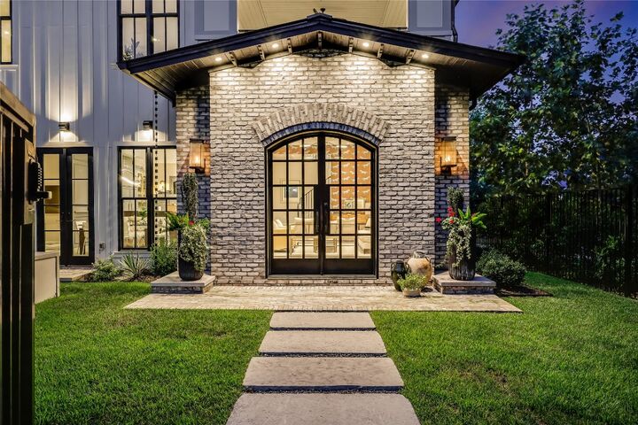 Property Photo:  901 Wayside Drive  TX 78703 