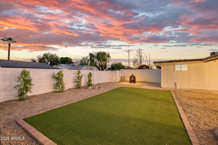 Property Photo: 6725 E Moreland Street AZ 85257