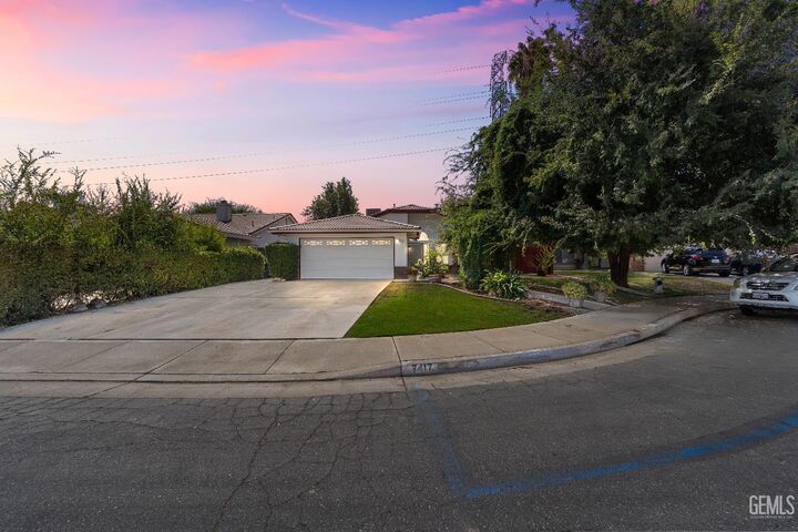 7417 Maleta Court  Bakersfield CA 93308 photo