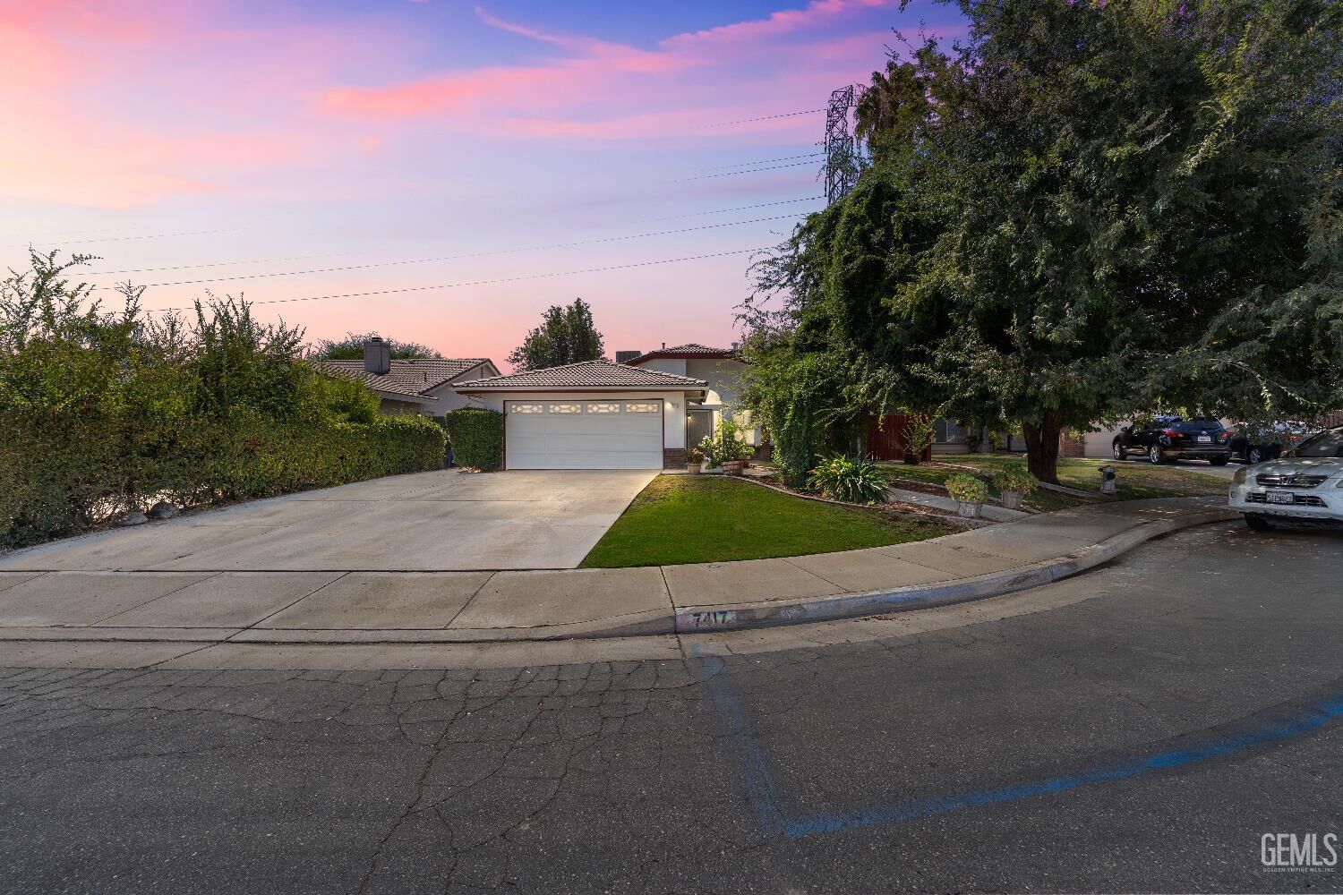 Property Photo:  7417 Maleta Court  CA 93308 
