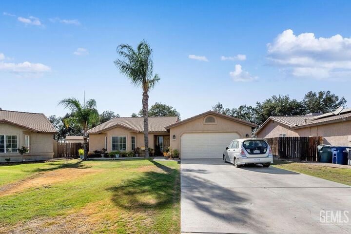 Property Photo:  2321 Corte Torrez  CA 93215 