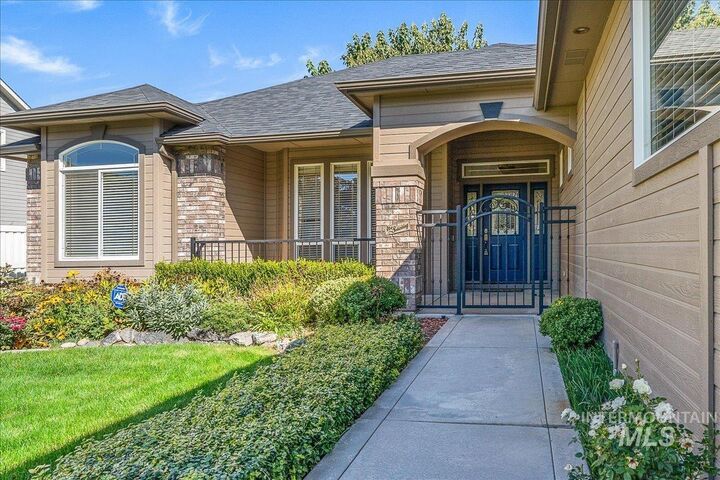 Property Photo: 2200 E Mackay Ct ID 83642-6798