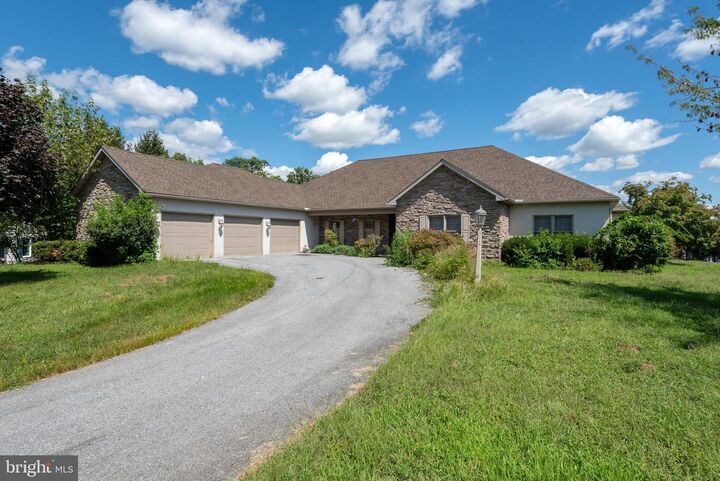 166 Huntingwood Drive  Lancaster PA 17602 photo
