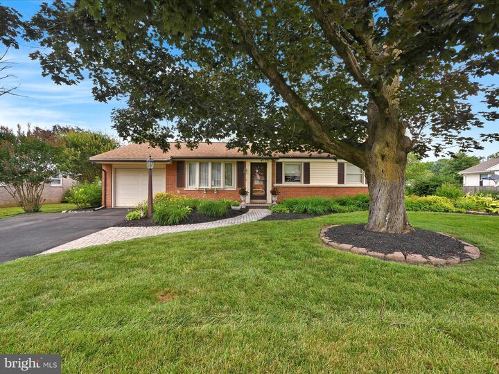 122 Shannon Drive  Lancaster PA 17603 photo