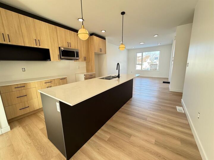 Property Photo:  1992 Ross Avenue West  MB R2R 0E8 