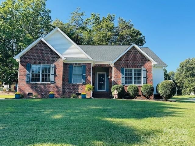 Property Photo:  1234 Laurel Woods Drive  NC 28052 