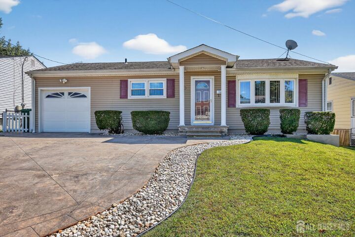 Property Photo:  18 Hemlock Drive  NJ 08859 