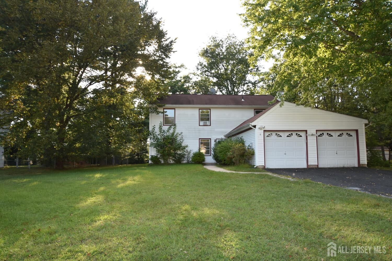 Property Photo:  8 Wethersfield Drive  NJ 08536 