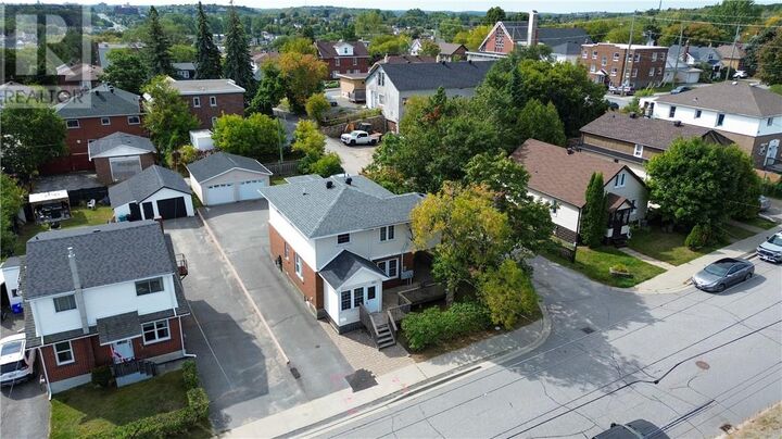 Property Photo:  293 Oak Street  ON P3E 1N1 