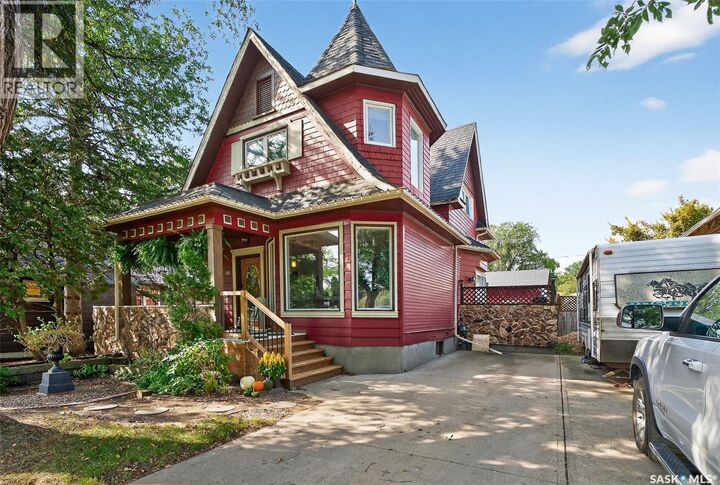 Property Photo:  1086 5th Avenue NW  SK S6H 3Y4 