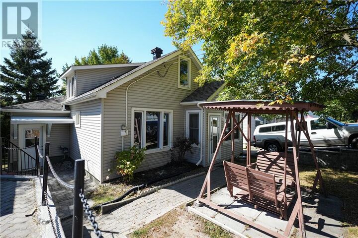 Property Photo:  49 Mooney Street  ON P3B 3H3 