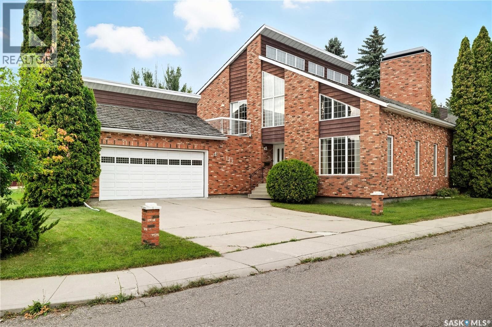 Property Photo:  139 Lakeshore Crescent  SK S7J 0L1 