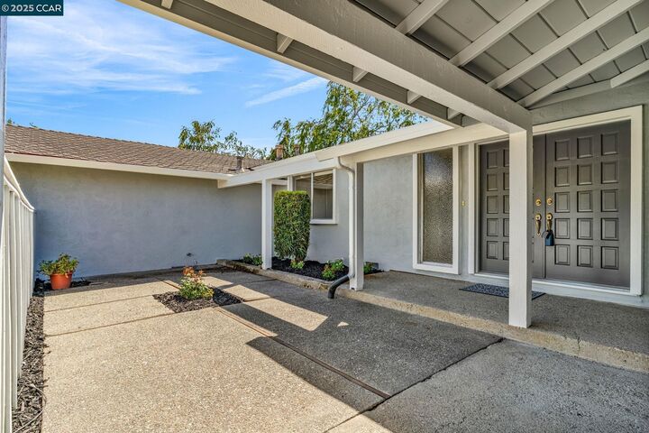 Property Photo: 9483 Olympia Fields Dr CA 94583