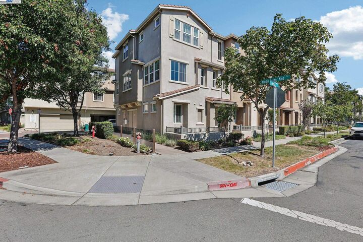 Property Photo: 622 Moss Way CA 94541