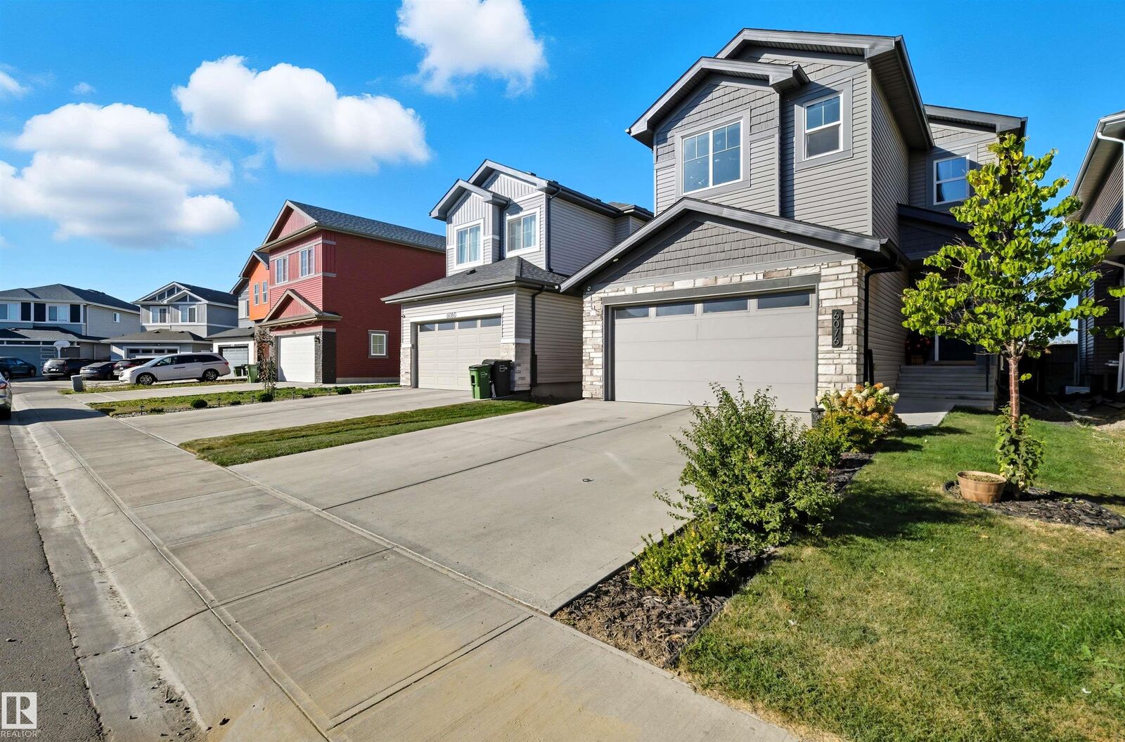 Property Photo:  6076 180 Avenue NW  AB T5Y 3X1 