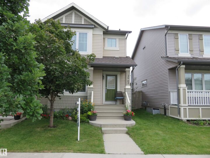 Property Photo:  2902 Maple Way NW  AB T6T 0T4 