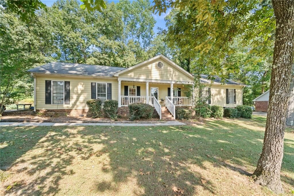 Property Photo:  2433 Hidden Lane  GA 30078 