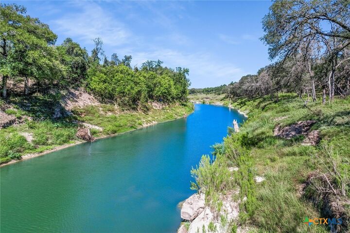 Property Photo:  2038 Paradise Parkway  TX 78133 