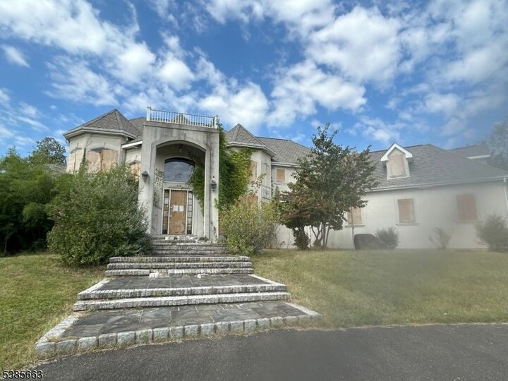 Property Photo:  44 Bridle Path  NJ 08502 