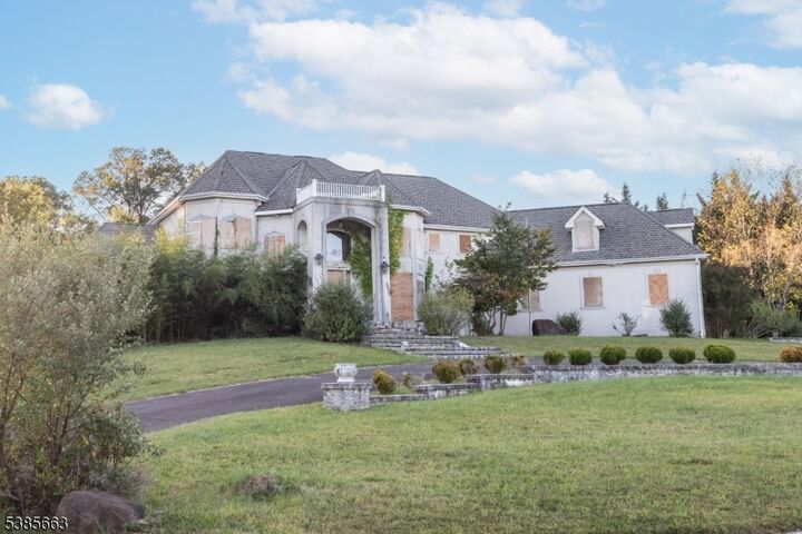 Property Photo:  44 Bridle Path  NJ 08502 