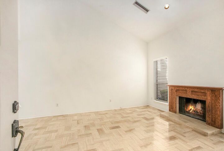 Property Photo: 952 Memorial Village Drive 82 TX 77024