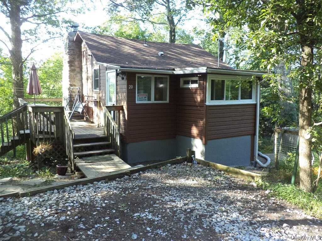 Property Photo:  20 Oakwood Trail N  NY 10950 