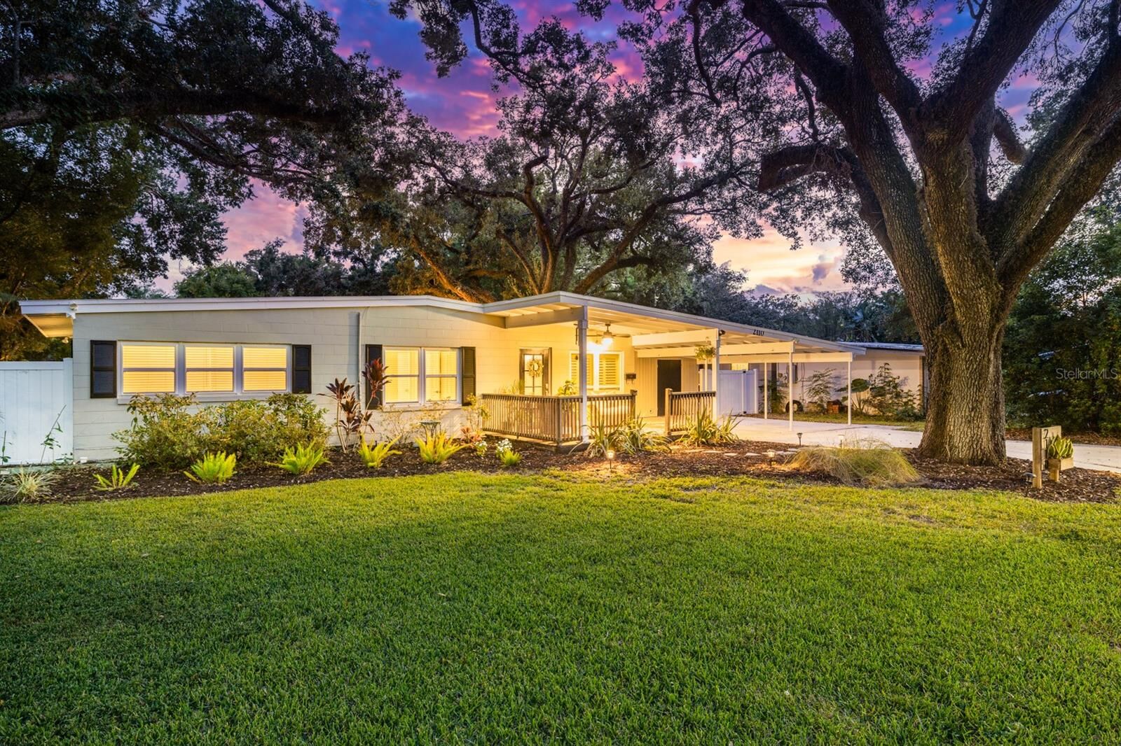 Property Photo:  2110 Mount Vernon Street  FL 32803 