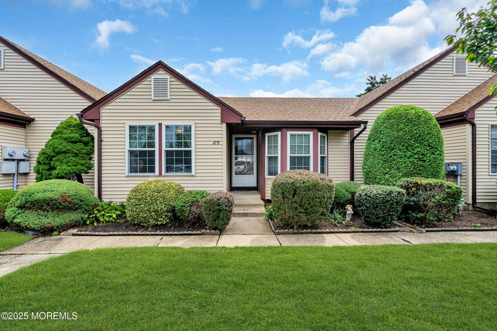 27 Benjamin Franklin Drive B  Monroe NJ 08831 photo