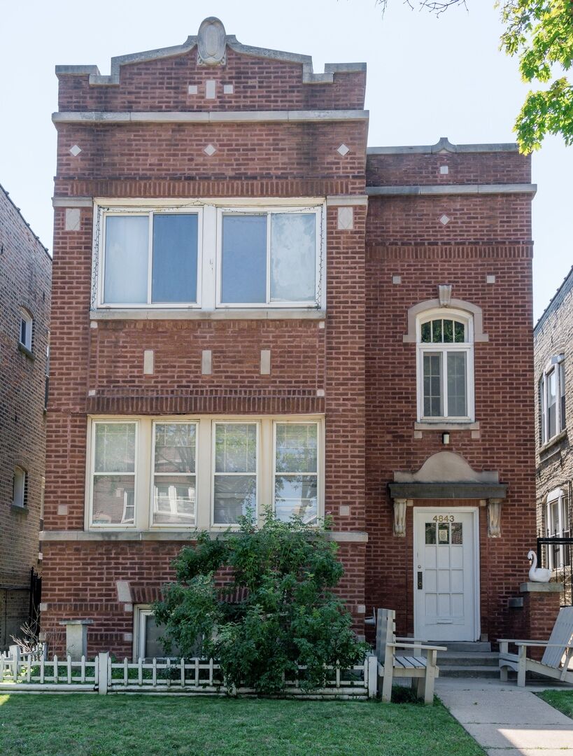 Property Photo: 4843 W George Street 2 IL 60641
