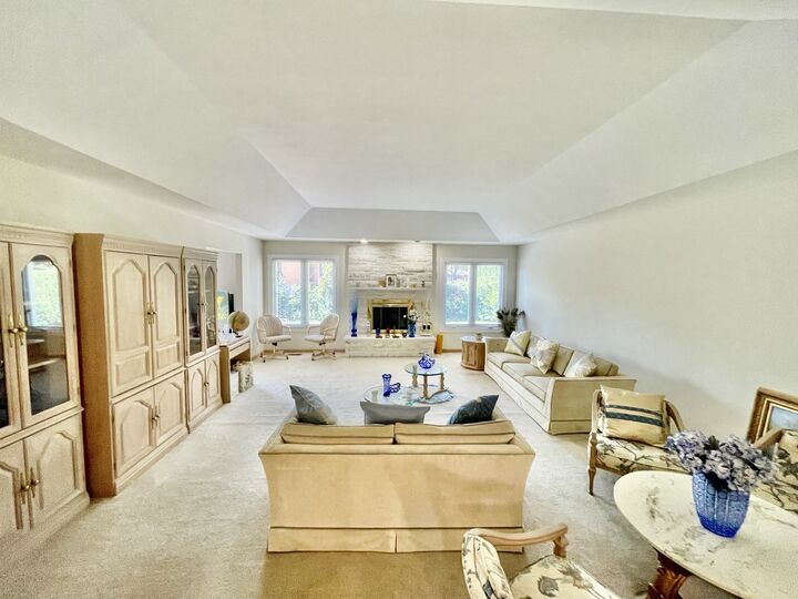Property Photo: 580 Concord Lane IL 60016