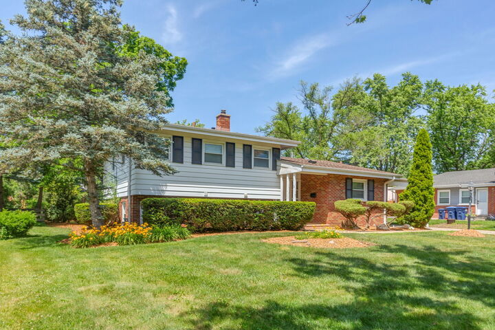 Property Photo:  956 Brookside Lane  IL 60015 