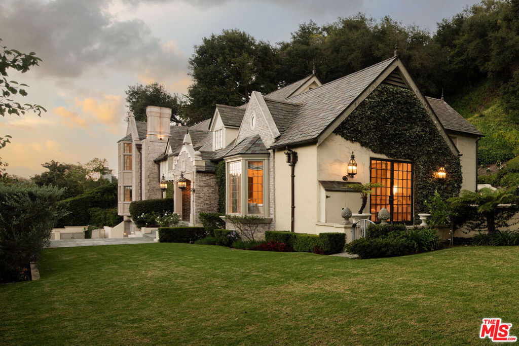 Property Photo:  10950 Bellagio Road  CA 90077 