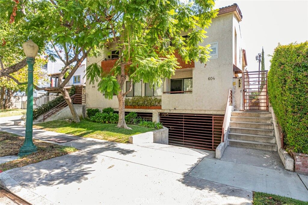 Property Photo: 604 N Kenwood 3 CA 91206