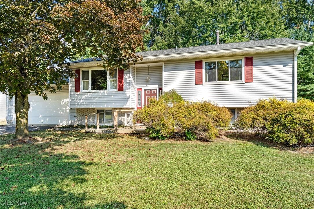 Property Photo: 2805 Lydia Drive SW OH 44481