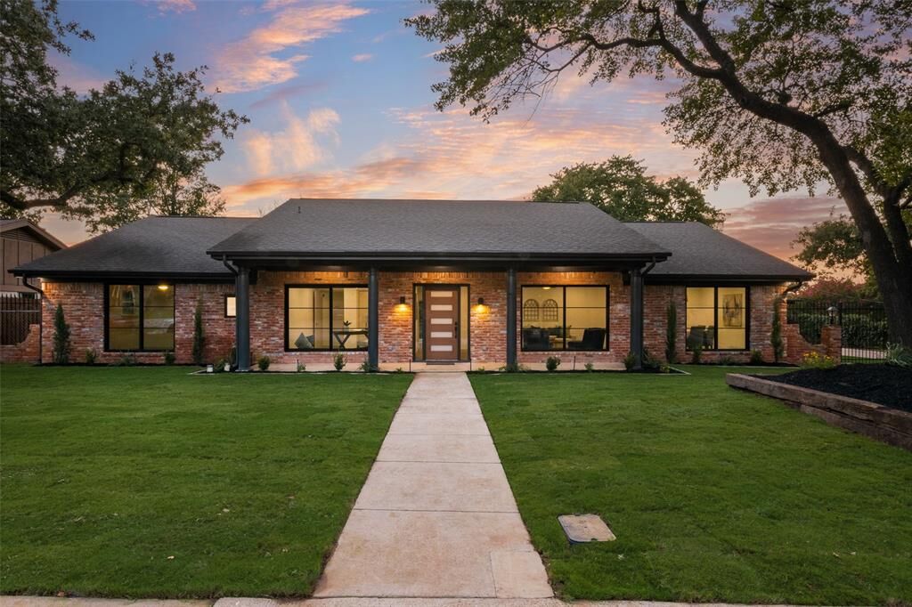 Property Photo:  1302 Woodvine Drive  TX 76040 