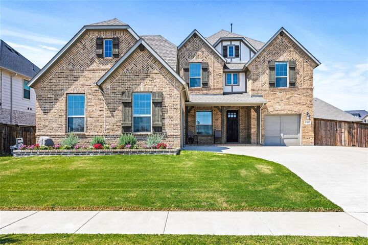 Property Photo: 2601 Carrington Drive TX 76063
