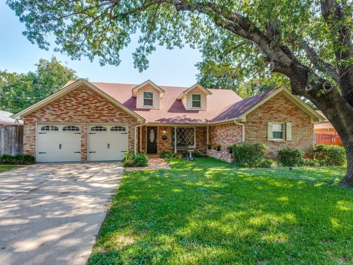Property Photo: 4220 Selkirk Drive W TX 76109