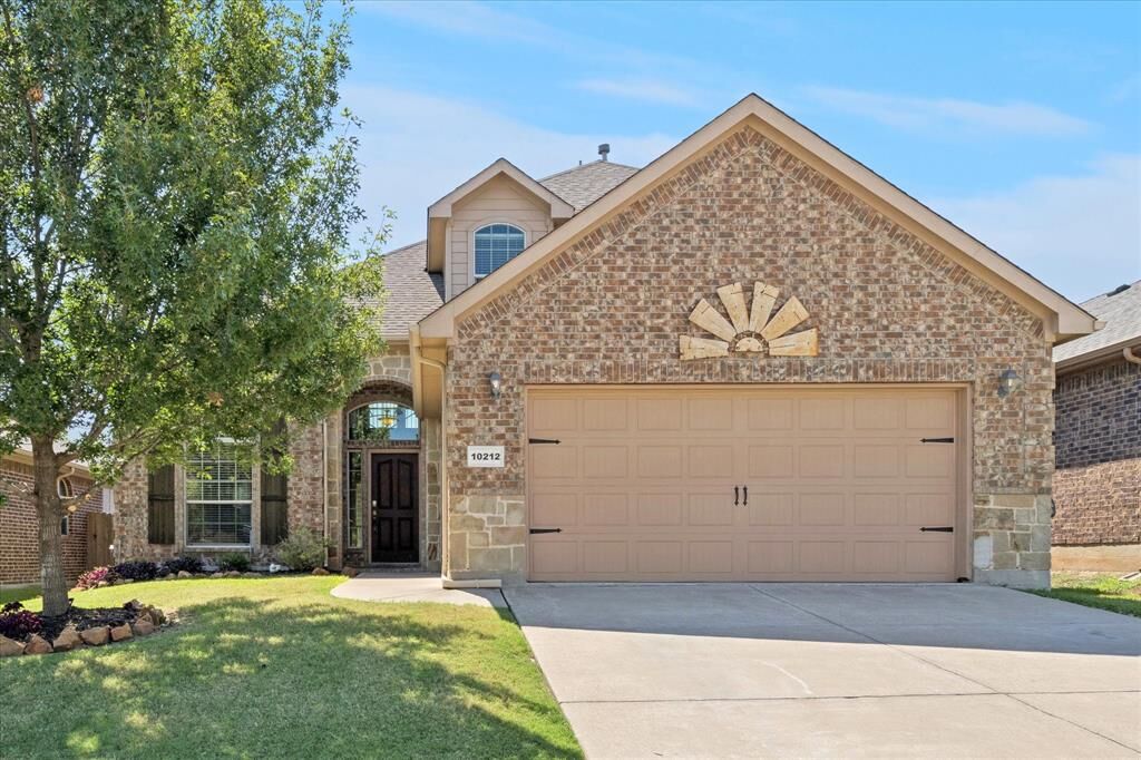 Property Photo: 10212 Humboldt Bay Trail TX 76177