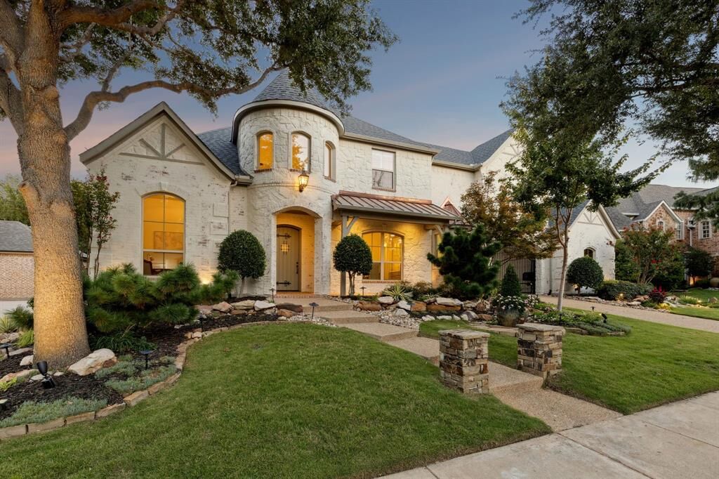 Property Photo:  8460 Canyon Crossing  TX 76226